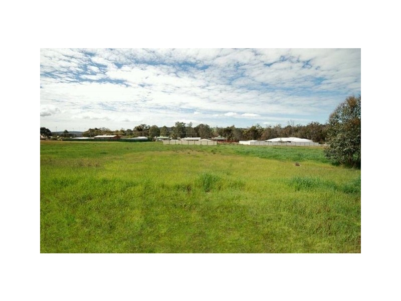 12 Humes Way, Wandering WA 6308