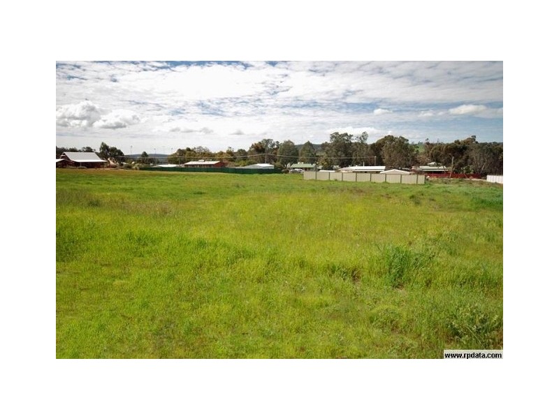 12 Humes Way, Wandering WA 6308