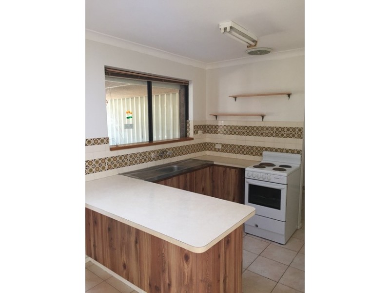 95 Seabrook Ave, Rockingham WA 6168
