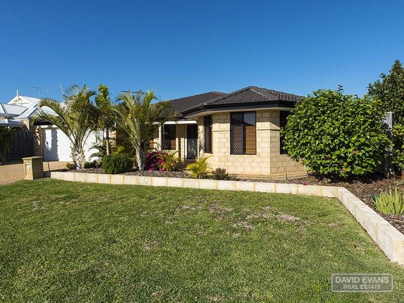 8 Boyle Ave, Rockingham WA 6168