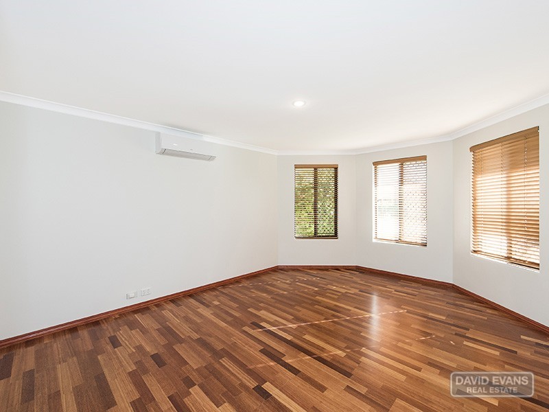 8 Boyle Ave, Rockingham WA 6168