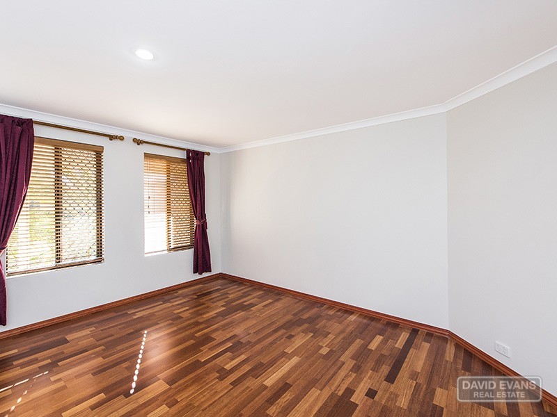 8 Boyle Ave, Rockingham WA 6168