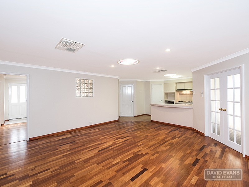 8 Boyle Ave, Rockingham WA 6168