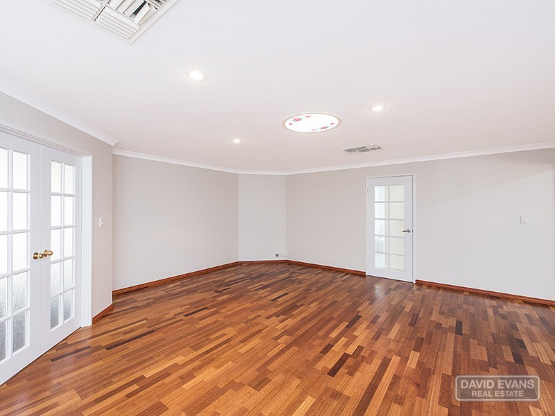 8 Boyle Ave, Rockingham WA 6168