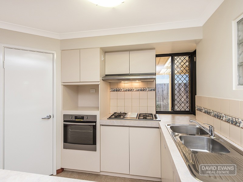 8 Boyle Ave, Rockingham WA 6168