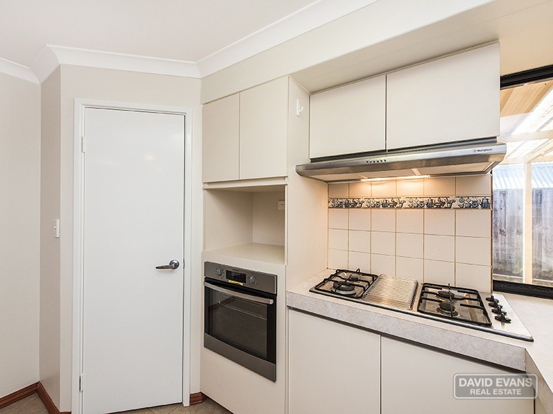 8 Boyle Ave, Rockingham WA 6168