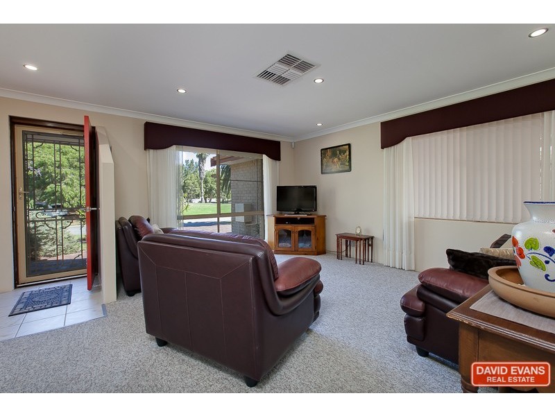 3 Rochester Way, Meadow Springs WA 6210