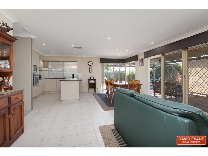 3 Rochester Way, Meadow Springs WA 6210