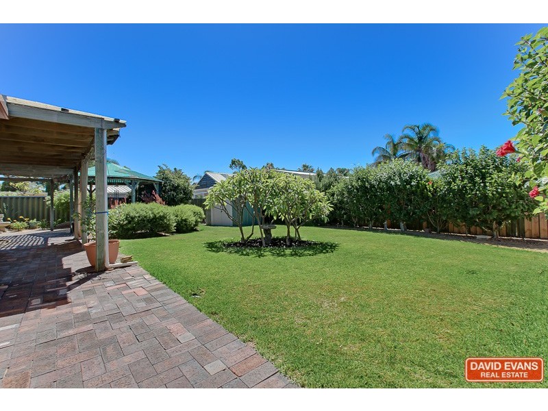 3 Rochester Way, Meadow Springs WA 6210