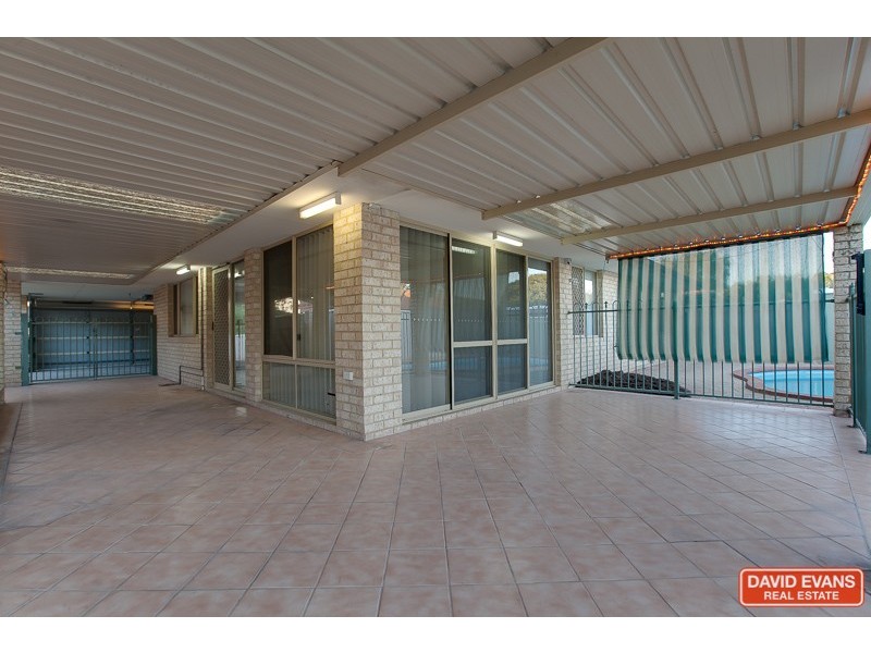 4 Lois Lane, Warnbro WA 6169