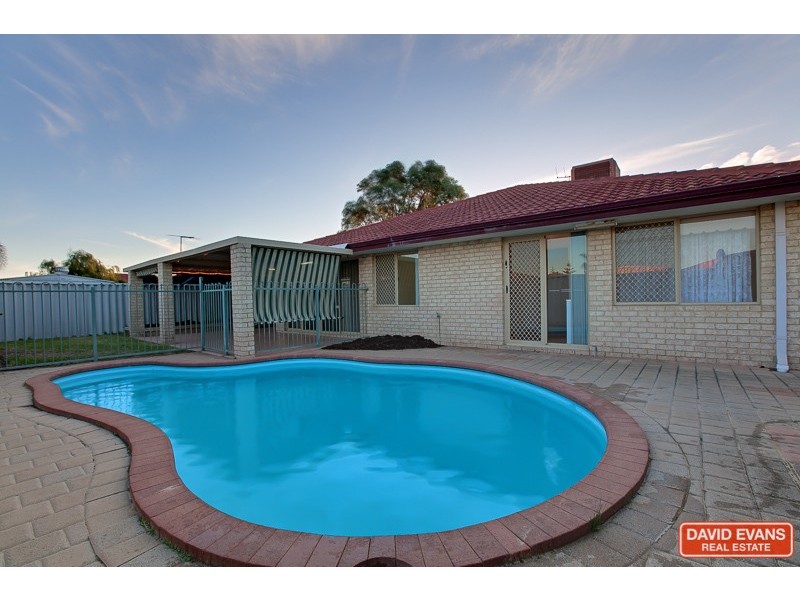 4 Lois Lane, Warnbro WA 6169