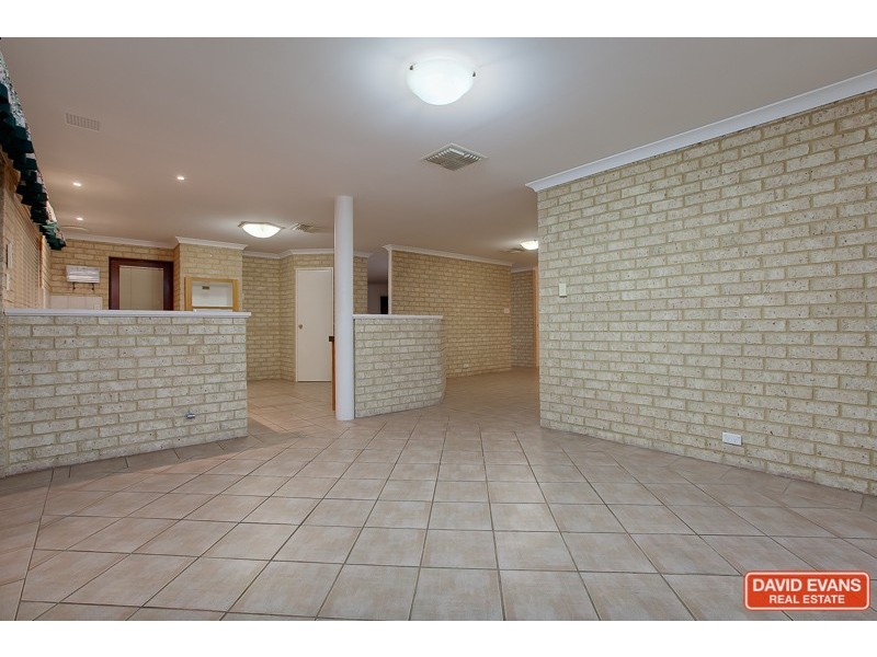 4 Lois Lane, Warnbro WA 6169