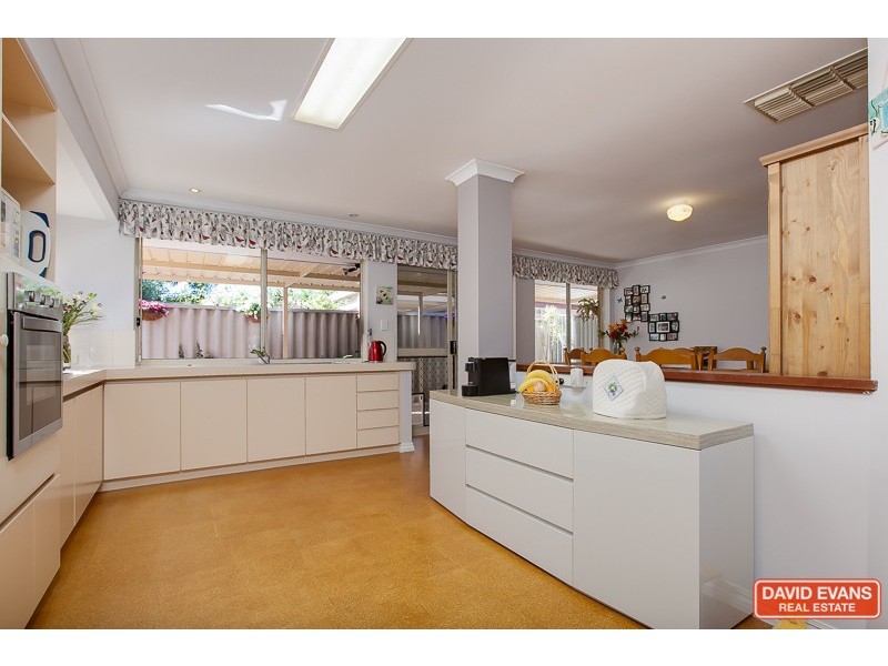 2 Greenlea Crescent, Warnbro WA 6169
