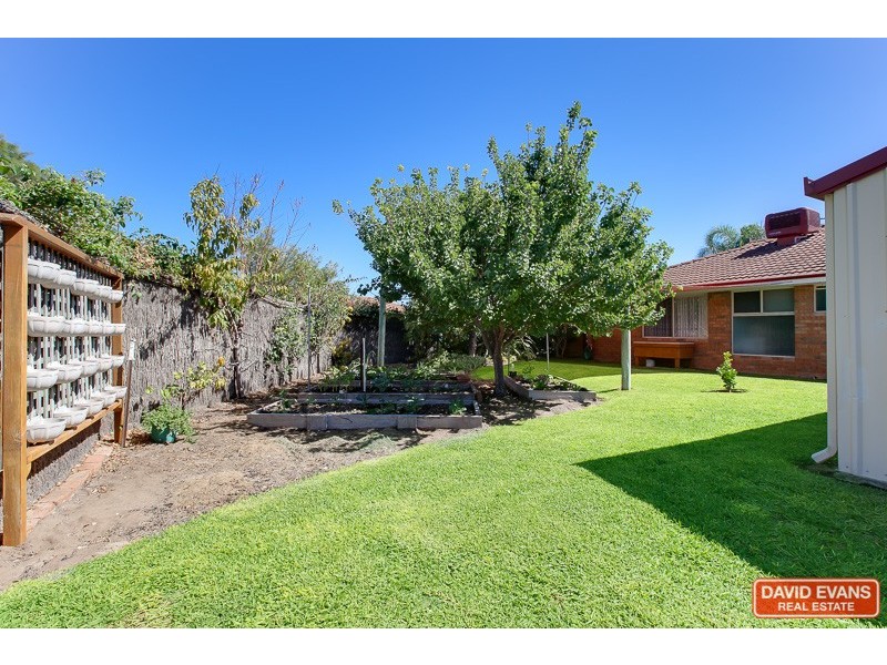 2 Greenlea Crescent, Warnbro WA 6169
