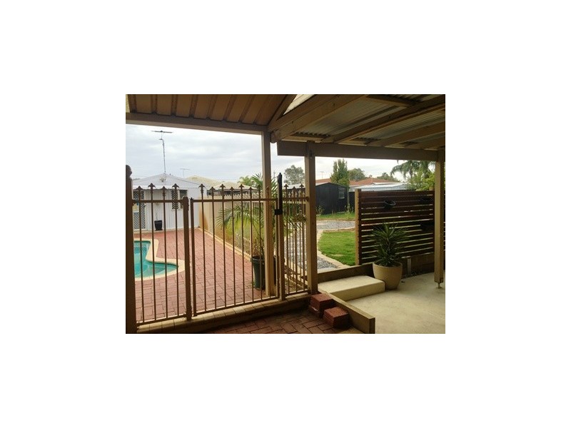 5 Goongarrie Drive, Waikiki WA 6169