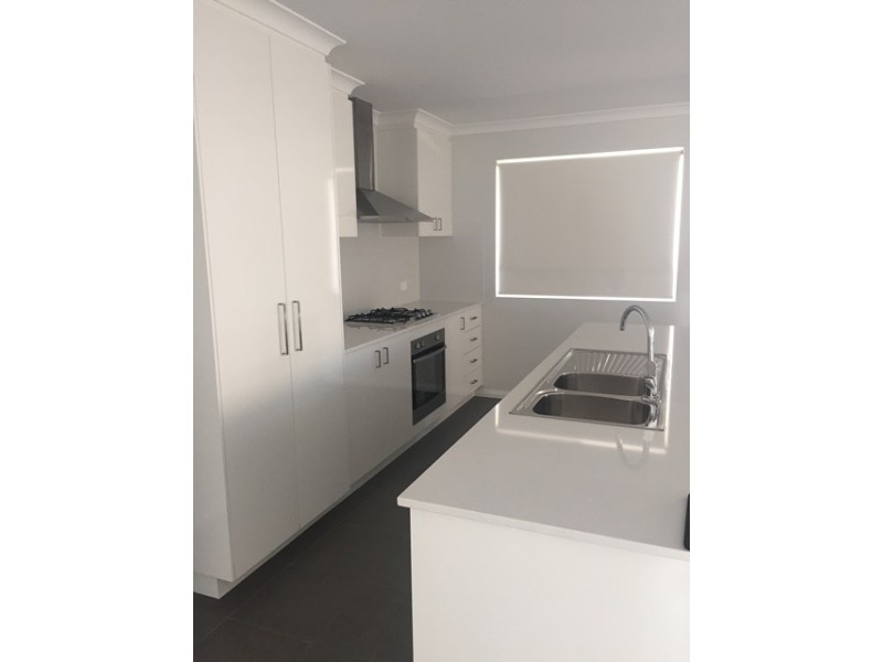 3 Dundee Way, Meadow Springs WA 6210