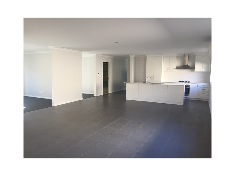 3 Dundee Way, Meadow Springs WA 6210