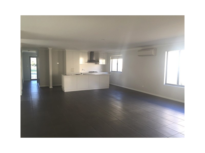 3 Dundee Way, Meadow Springs WA 6210