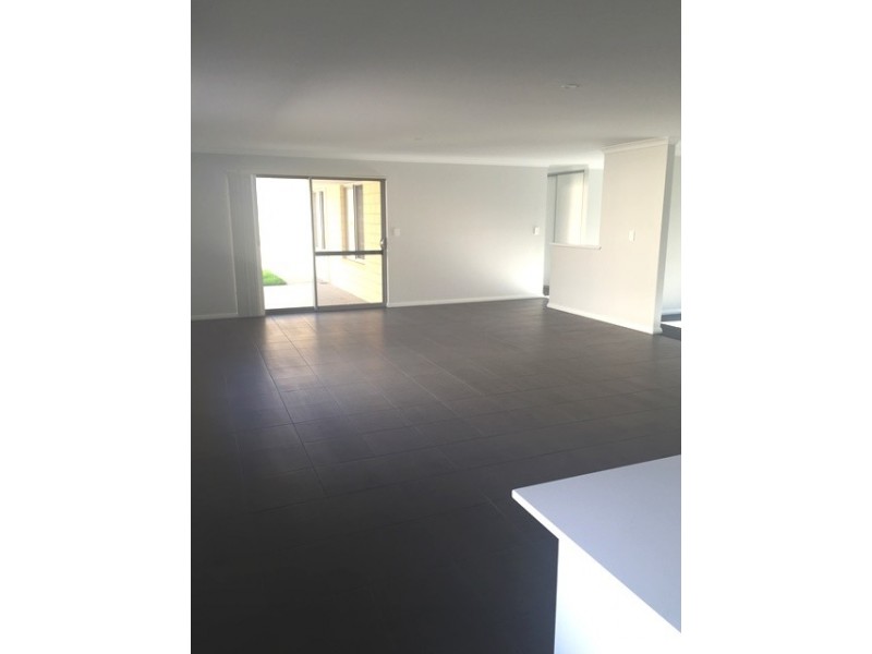 3 Dundee Way, Meadow Springs WA 6210