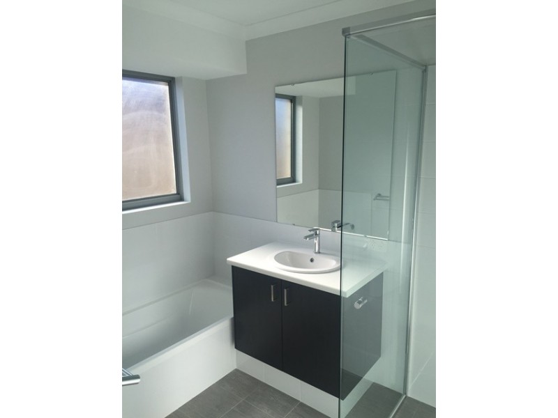 3 Dundee Way, Meadow Springs WA 6210