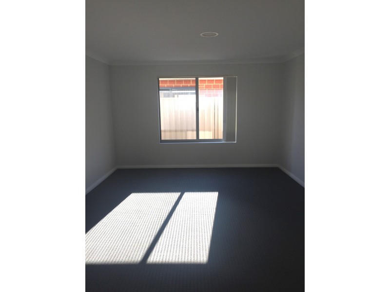 3 Dundee Way, Meadow Springs WA 6210