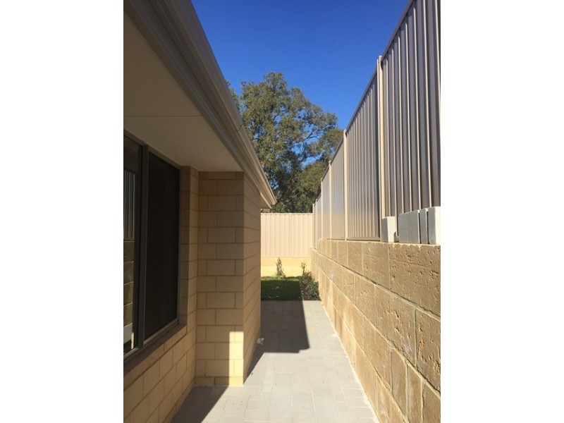 3 Dundee Way, Meadow Springs WA 6210