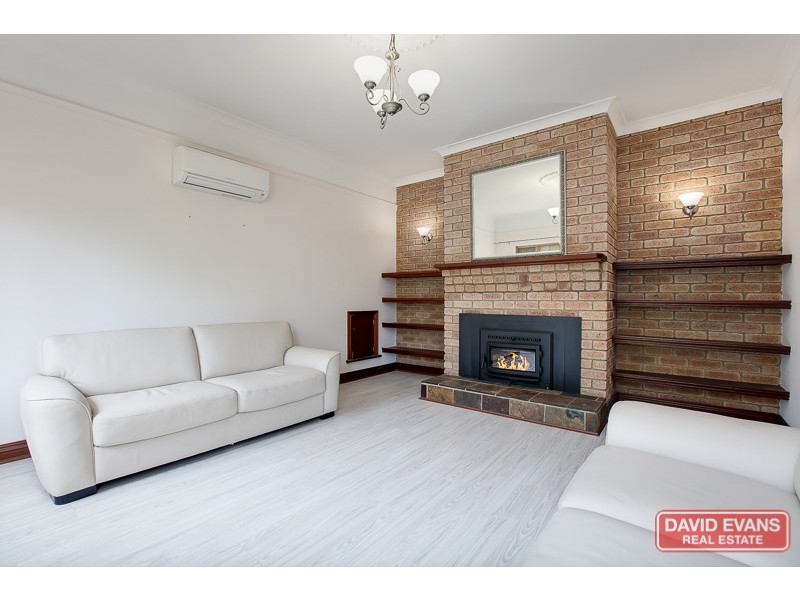 16 Silvertop Avenue, Halls Head WA 6210