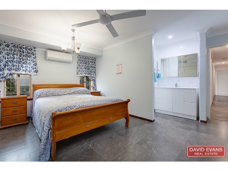 16 Silvertop Avenue, Halls Head WA 6210