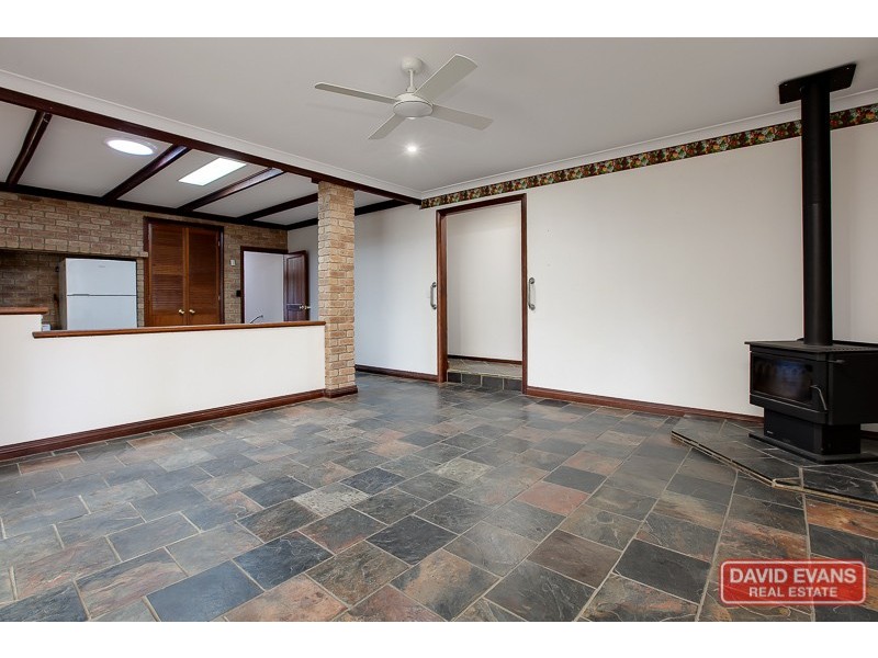 16 Silvertop Avenue, Halls Head WA 6210