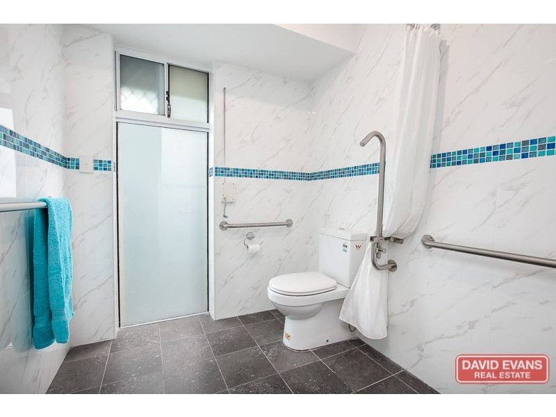 16 Silvertop Avenue, Halls Head WA 6210