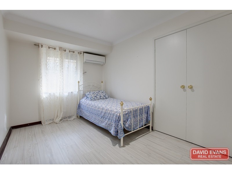 16 Silvertop Avenue, Halls Head WA 6210