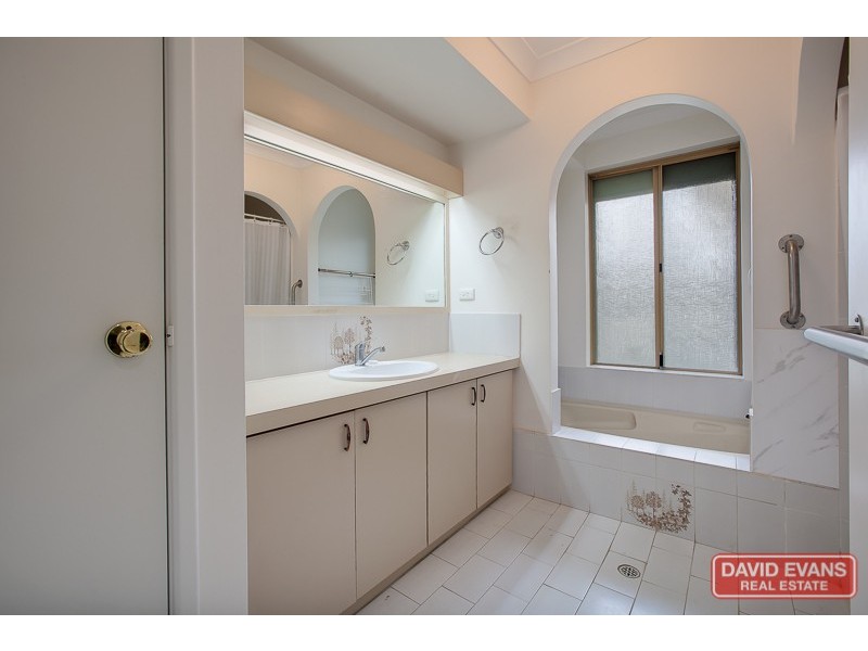 16 Silvertop Avenue, Halls Head WA 6210