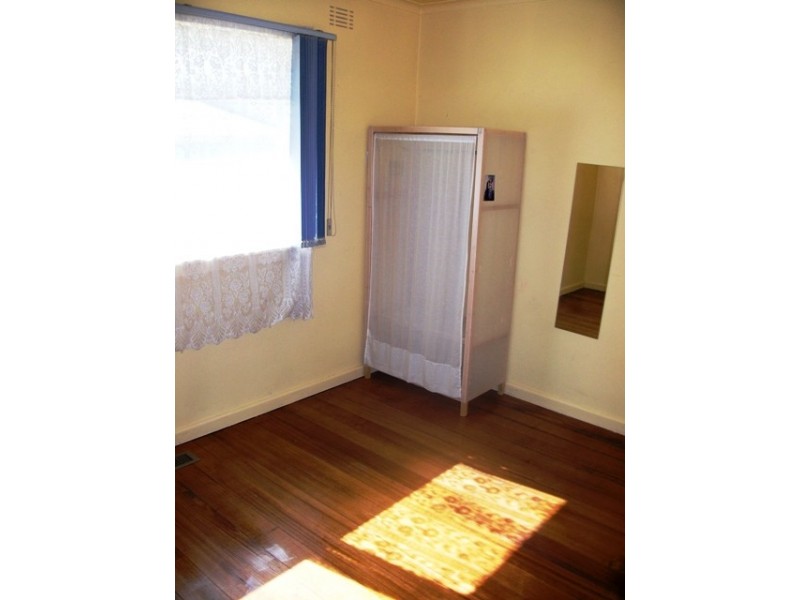 1/4 Oakes Avenue, Clayton South VIC 3169