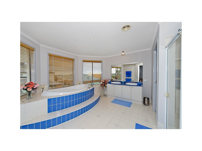 Caroline Springs VIC 3023