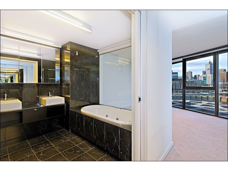 704/90 Lorimer Street, Docklands VIC 3008