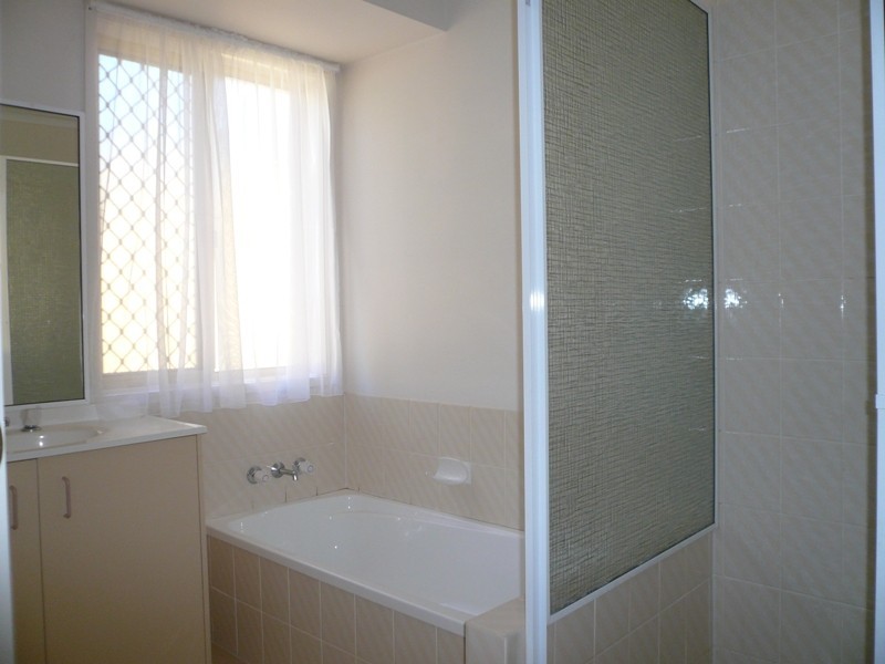 28 Allied Drv, Arundel QLD 4214