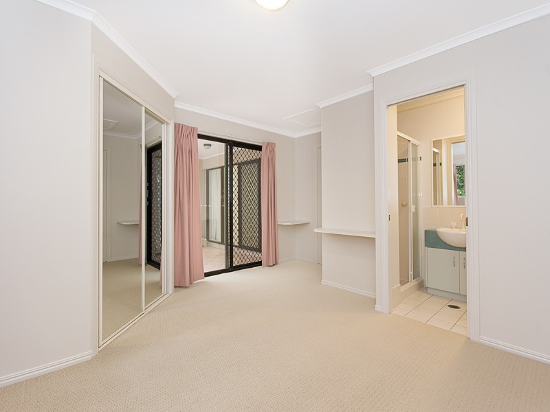 1/30 Vincent Street, Indooroopilly QLD 4068