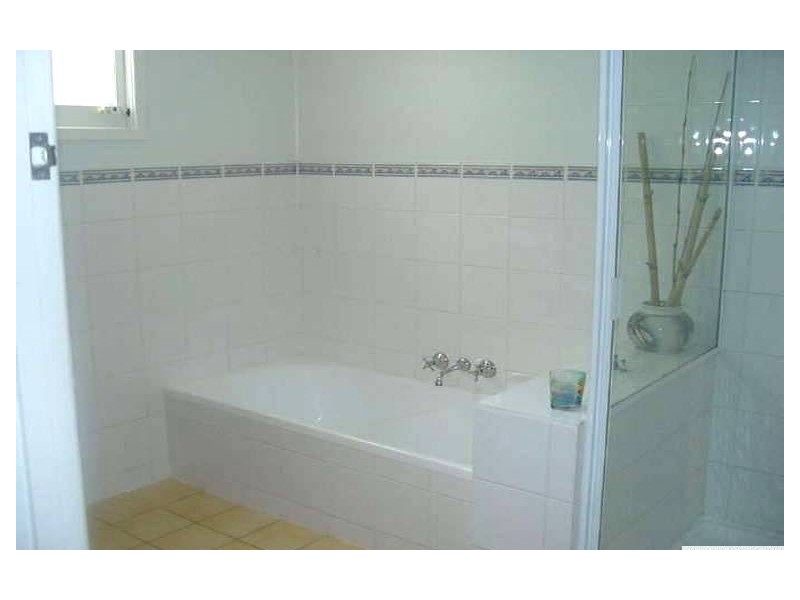 6 Camden Court, Arana Hills QLD 4054