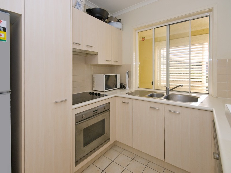 22 Dengate Lane, St Lucia QLD 4067