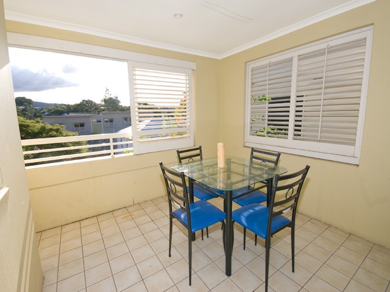 22 Dengate Lane, St Lucia QLD 4067