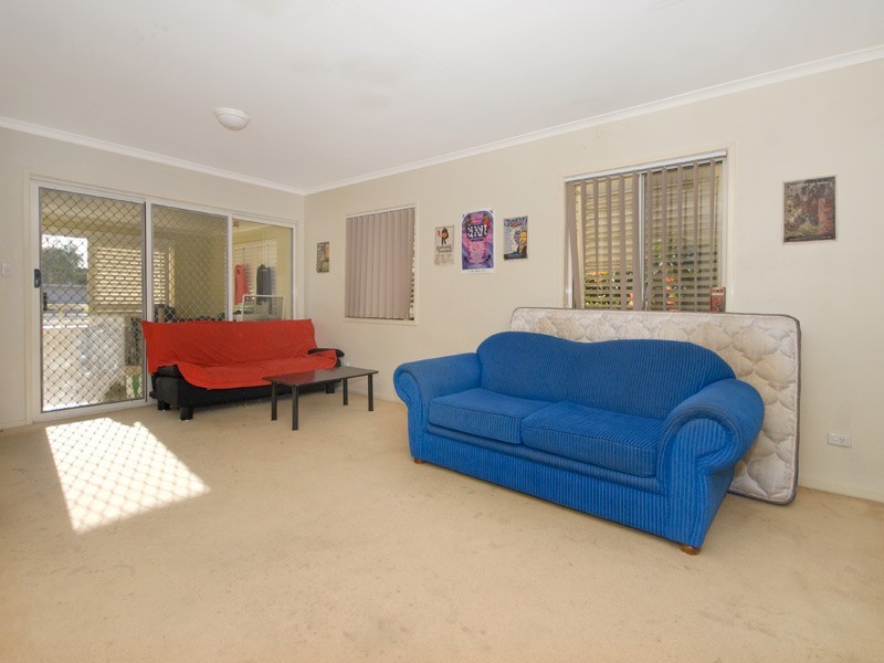 22 Dengate Lane, St Lucia QLD 4067