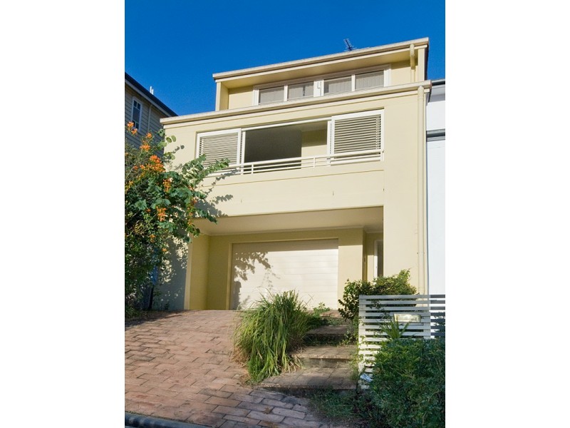 22 Dengate Lane, St Lucia QLD 4067