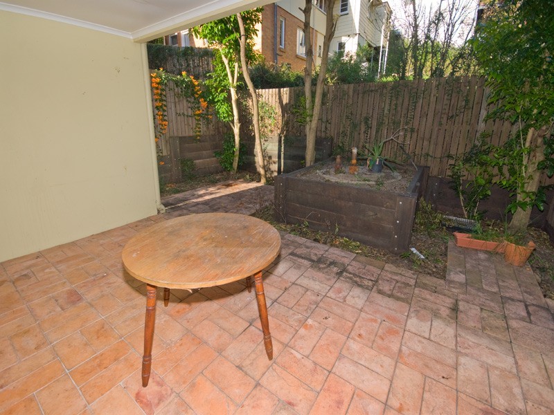 22 Dengate Lane, St Lucia QLD 4067