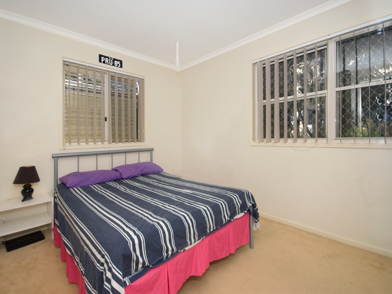 22 Dengate Lane, St Lucia QLD 4067