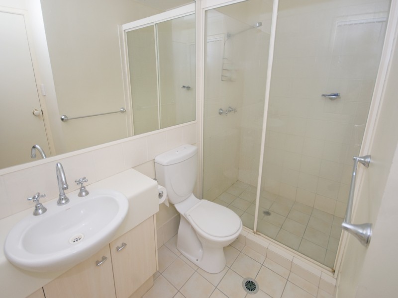 22 Dengate Lane, St Lucia QLD 4067