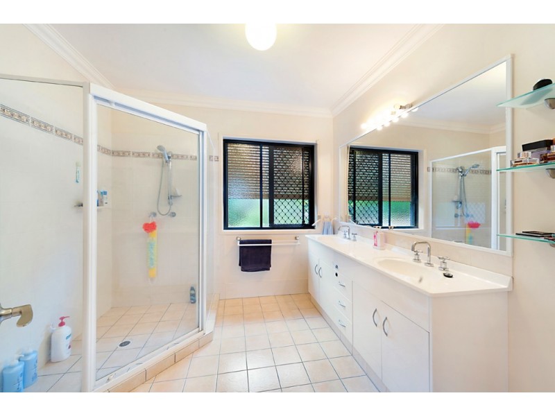 107 Armstrong Way, Highland Park QLD 4211