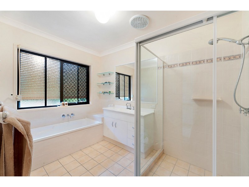 107 Armstrong Way, Highland Park QLD 4211