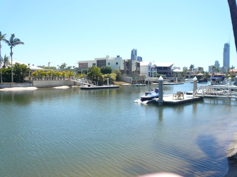 7a Vespa Cr, Surfers Paradise QLD 4217