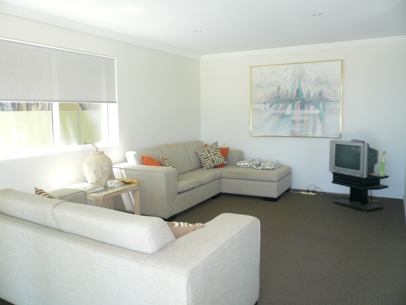 7a Vespa Cr, Surfers Paradise QLD 4217