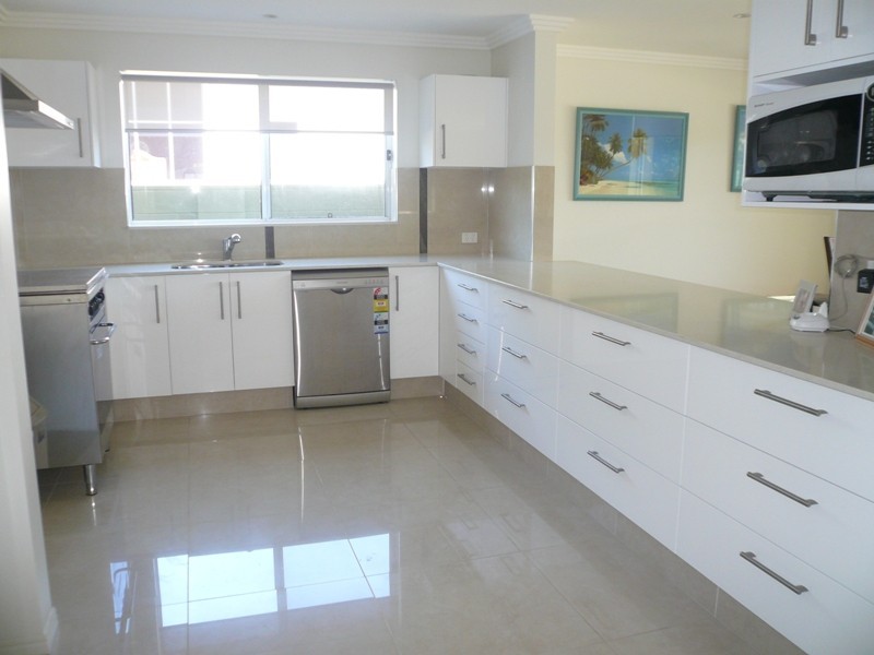 7a Vespa Cr, Surfers Paradise QLD 4217